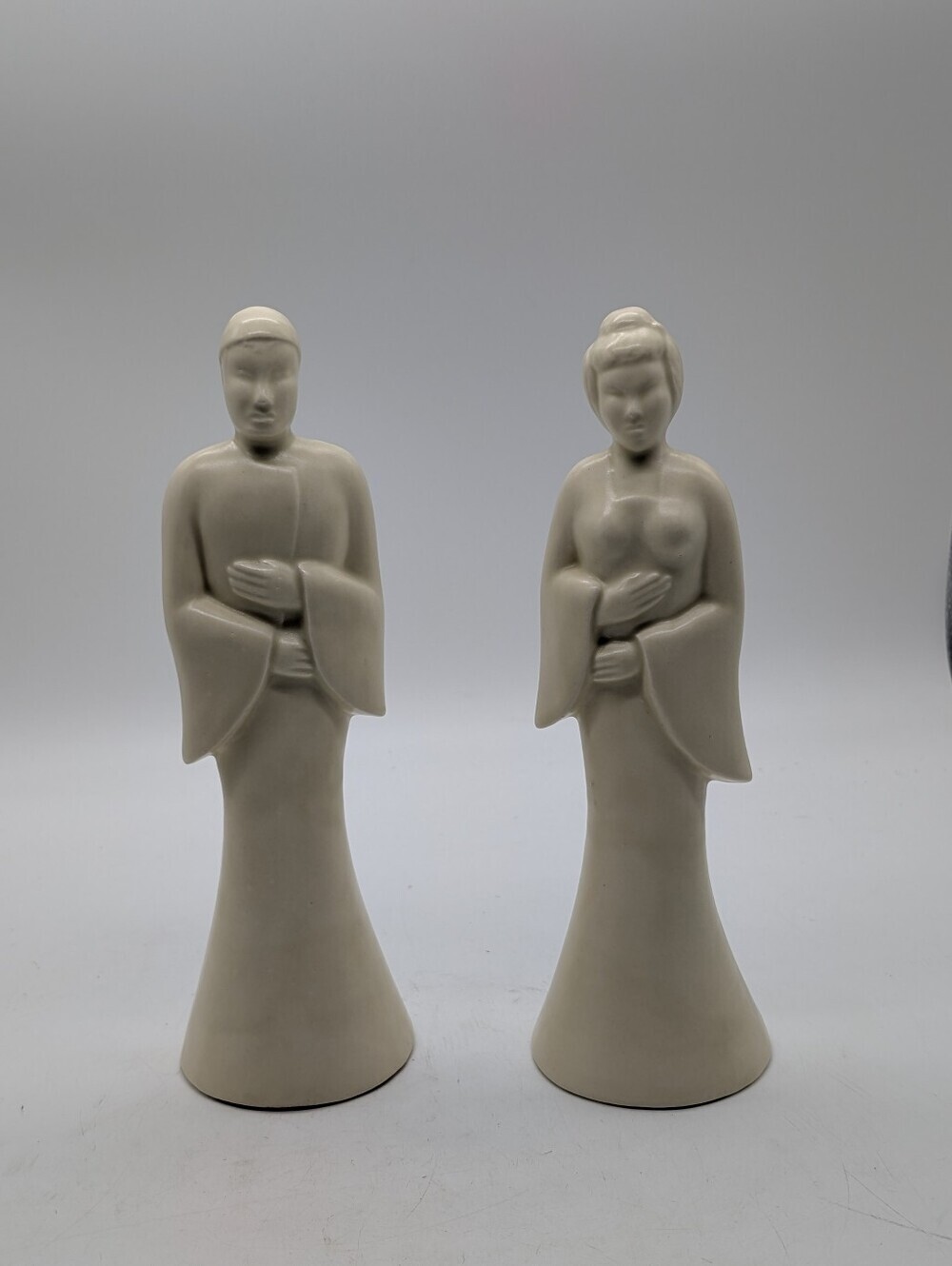 Vintage Mid Century Modern Ceramic Chess King & Queen Statues Pair Matte Crow